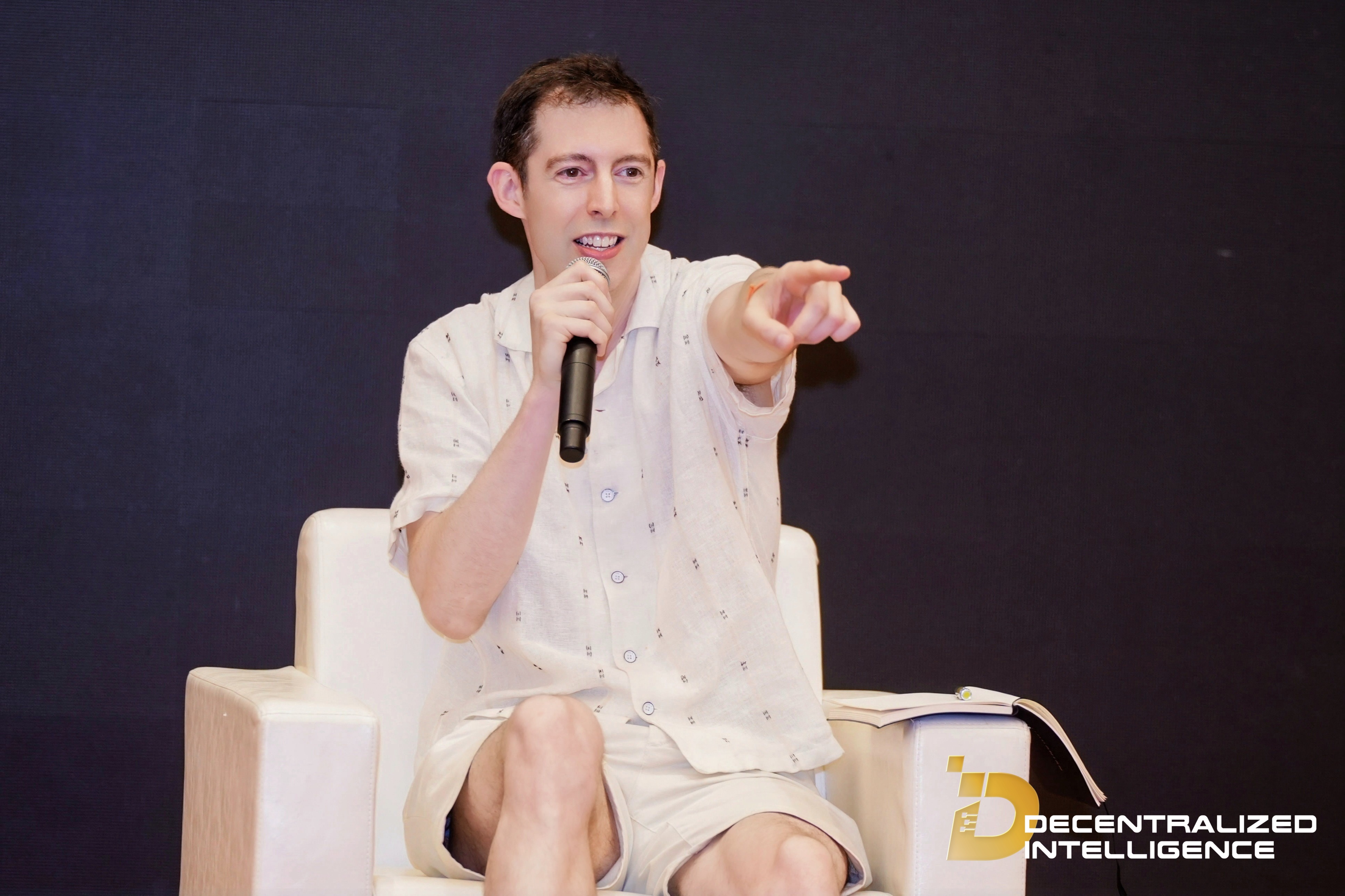 A panel speaker taking part in the Hangzhou DI Co-Builder Meetup.